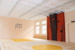 В барнаульской школе №127 завершается ремонт спортивного зала
