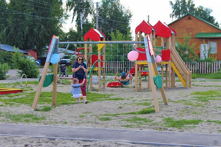 В пригороде Барнаула обустраивают освещение, ремонтируют дороги и детские площадки