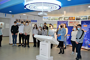 Школьникам Барнаула рассказывают о вкладе промышленных предприятий в Великую Победу 