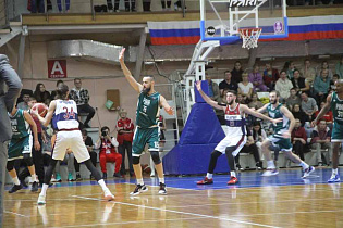 Баскетбольный клуб «Барнаул» сыграл с фаворитом из Москвы