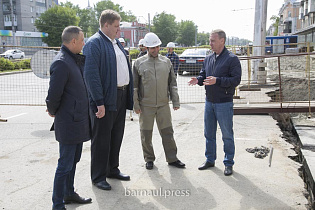 Глава Барнаула провел выездное совещание по подготовке к отопительному периоду 2023/2024 годов
