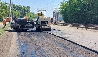 В рамках текущего ремонта дорог асфальтируют участок по улице Кулагина