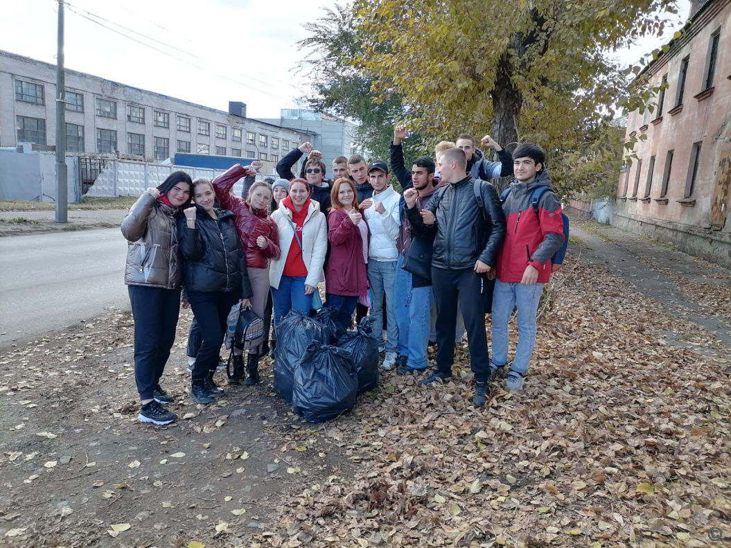 В Октябрьском районе прошёл «чистый четверг» в рамках месячника осенней  санитарной очистки БАРНАУЛ :: Официальный сайт города