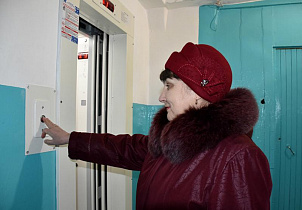 В барнаульской многоэтажке установили семь лифтов стоимостью 13,5 миллиона рублей