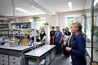 Почти 500 барнаульских школьников посетили научные и образовательные пространства АлтГУ