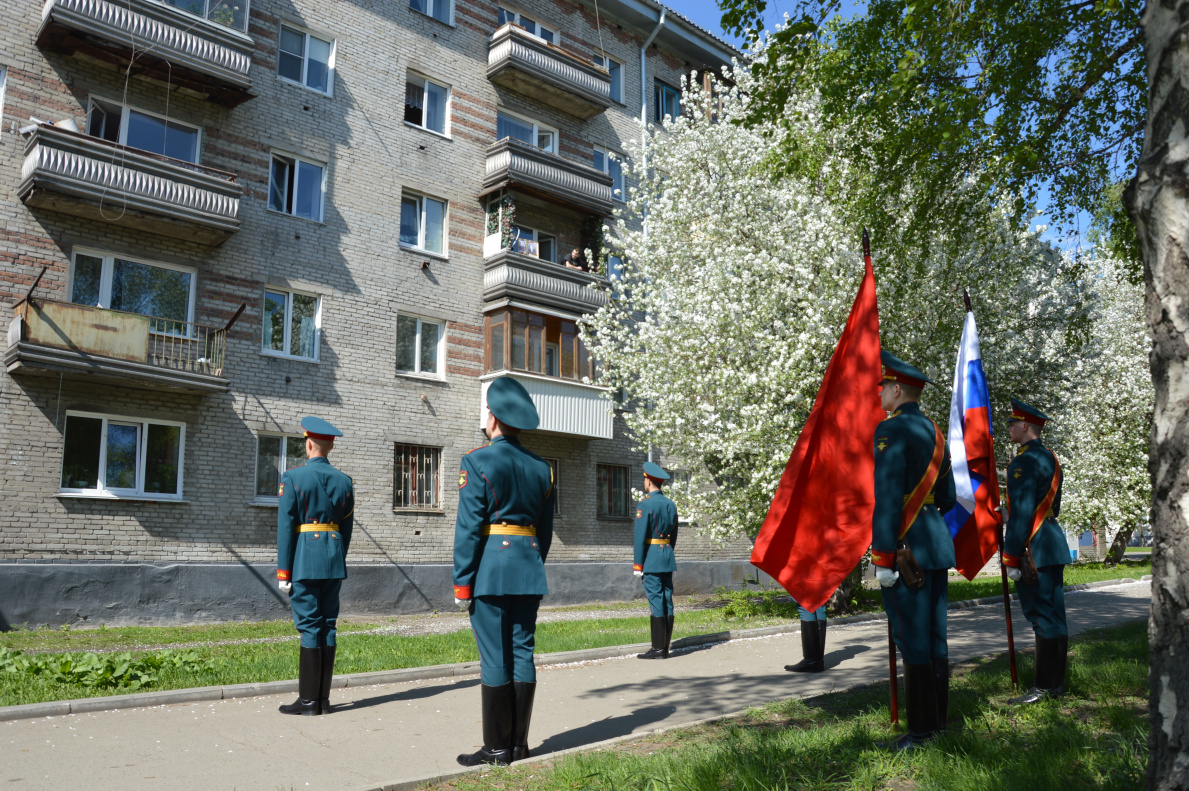 Парад у дома ветерана описание фото