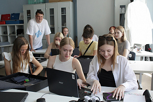 В Барнауле стартовала пятая летняя сессия Школы для одарённых ребят 