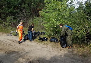 Акцию «Природа и мы» провели бойцы экологических отрядов в зеленых зонах Барнаула