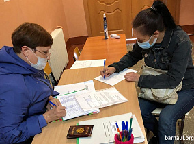 Общественная палата Барнаула проверила ход досрочного голосования в Октябрьском районе