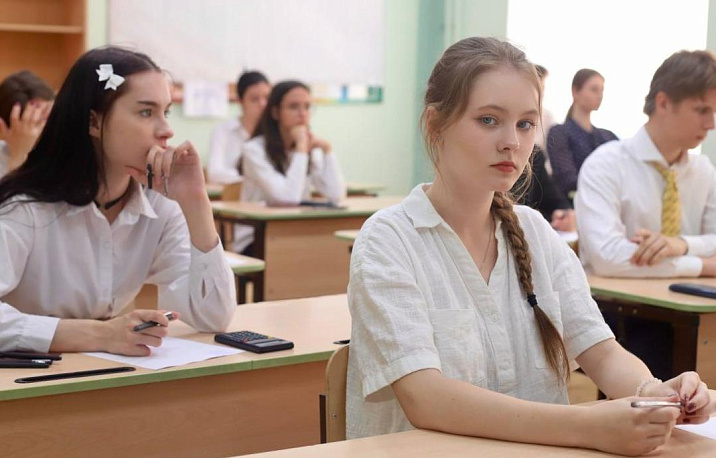 Сегодня школьники Барнаула сдают ЕГЭ по русскому языку