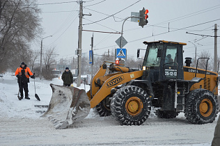 При ухудшении погоды дорожная служба Барнаула выведет на улицы города дополнительную технику