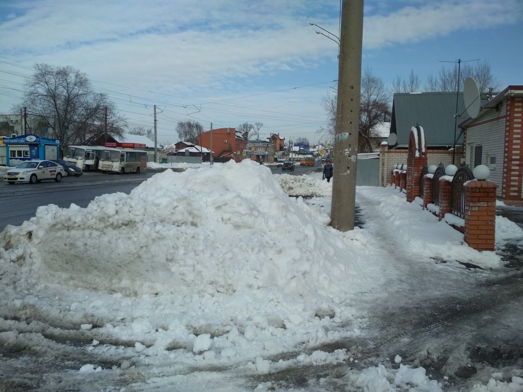 Сугробов сегодня. Сугробы в Барнауле. Барнаул снег. Снега много в Барнауле. Снег в Барнауле фото.