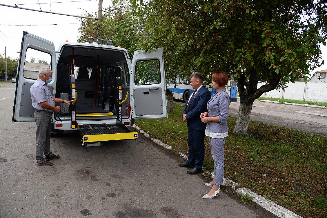 В Барнауле появился еще один автомобиль для предоставления услуг социального  такси БАРНАУЛ :: Официальный сайт города