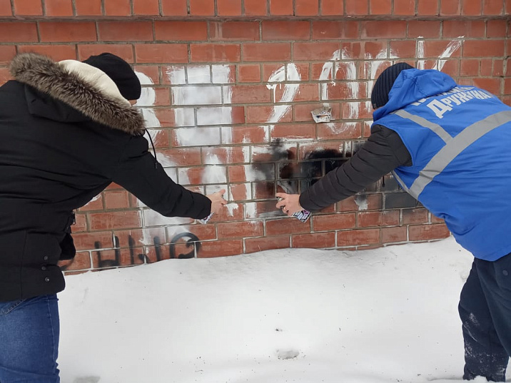 Больше ста надписей закрасили в Барнауле в рамках очередной антинаркотической акции