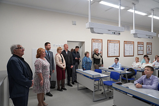 Работу нового корпуса лицея №52 в Барнауле проверила общественная комиссия
