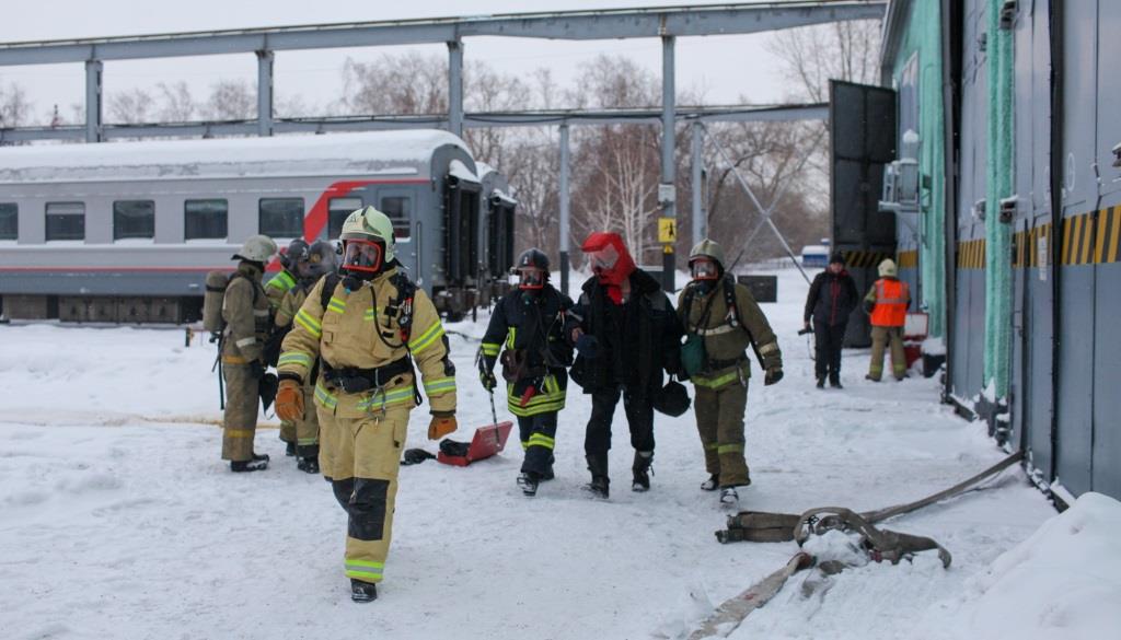 В Барнауле пожарные провели учения на железнодорожном вокзале