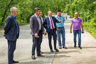 В Барнауле обсудили ход благоустройства парка «Юбилейный»