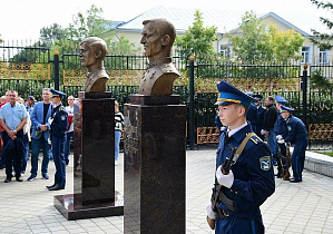 В Барнауле открыли памятники Героям России и Советского Союза