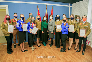 В Барнауле поздравили ветеранов и бойцов студенческих отрядов