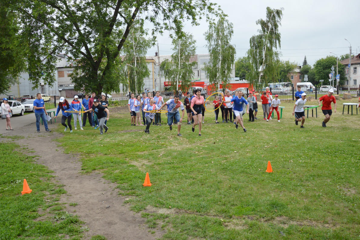 В парке «ВРЗ» провели спортивно-развлекательные состязания посвященные Дню  молодежи БАРНАУЛ :: Официальный сайт города