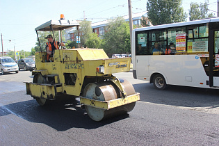 Более 12 тысяч квадратных метров дорог заасфальтировали в Барнауле в рамках текущего ремонта