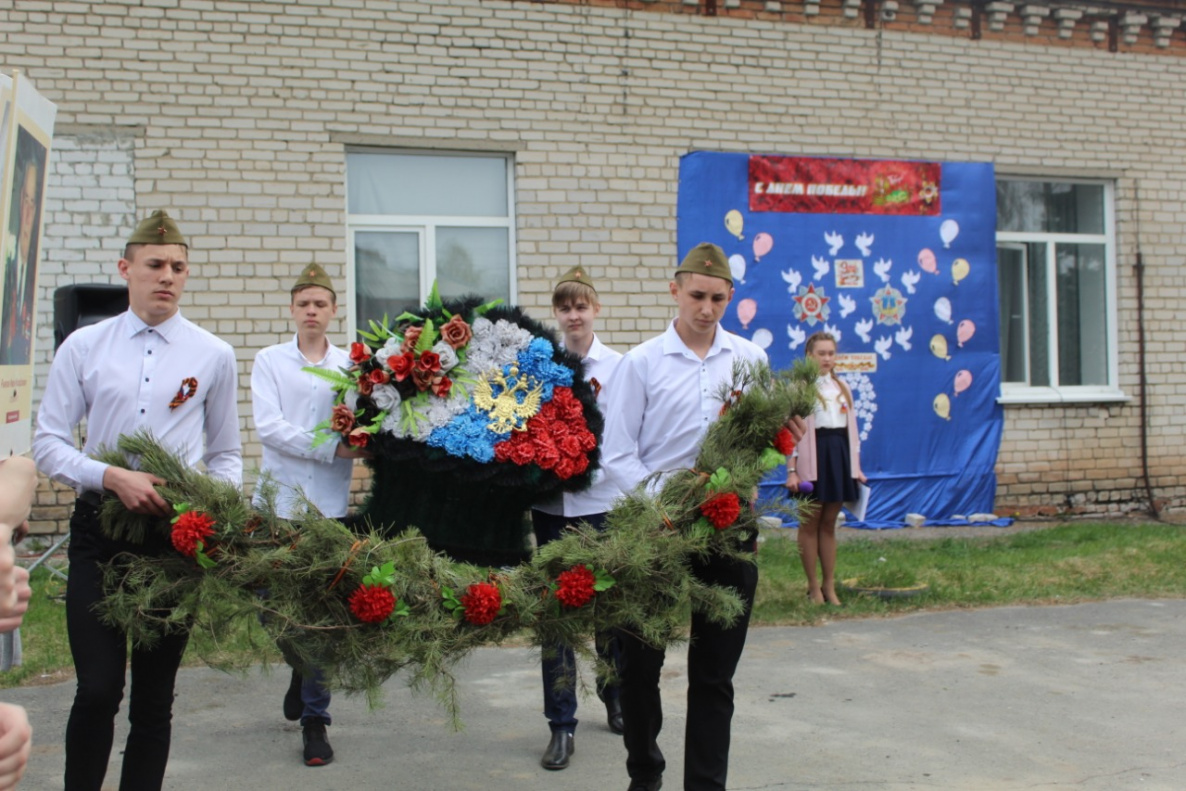 Школьники и труженики тыла поселка Лесного высадили молодые деревья в  рамках акции «Сад Памяти» БАРНАУЛ :: Официальный сайт города