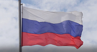 В школах Барнаула в новом учебном году будет проходить церемония поднятия флага