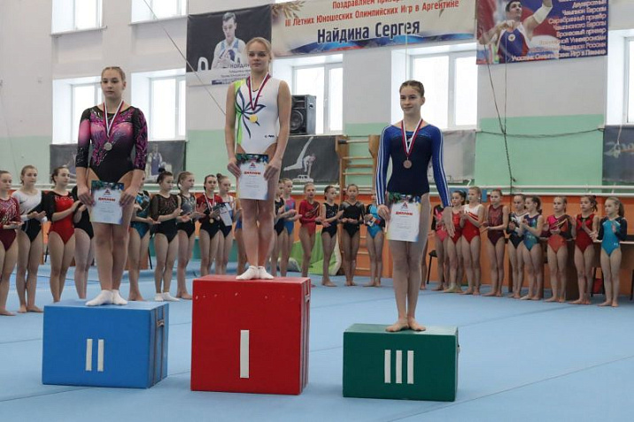 Мужской и женский чемпионаты по спортивной гимнастике прошли в Алтайском крае