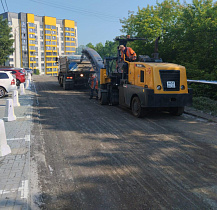 В Барнауле продолжается текущий ремонт дорог и тротуаров