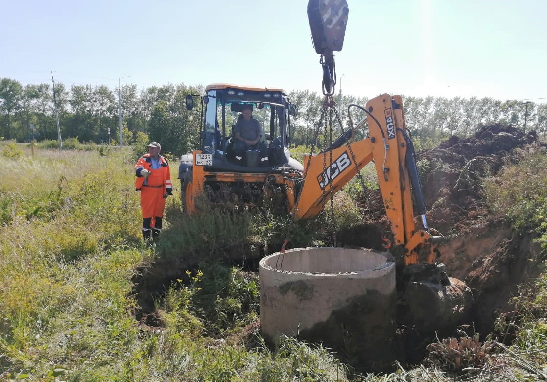 Коммунальные службы устраняют повреждение на водозаборе в поселке Казенная  Заимка БАРНАУЛ :: Официальный сайт города