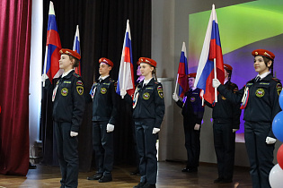 В Барнауле прошел межшкольный слет «Своих не бросаем!» среди учащихся военно-патриотических клубов и отрядов «Юнармия»