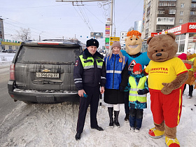 Сотрудники Госавтоинспекции Барнаула провели акцию, посвященную безопасности на дорогах