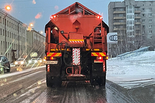 В связи со снегопадом в Барнауле  увеличено количество дорожной техники