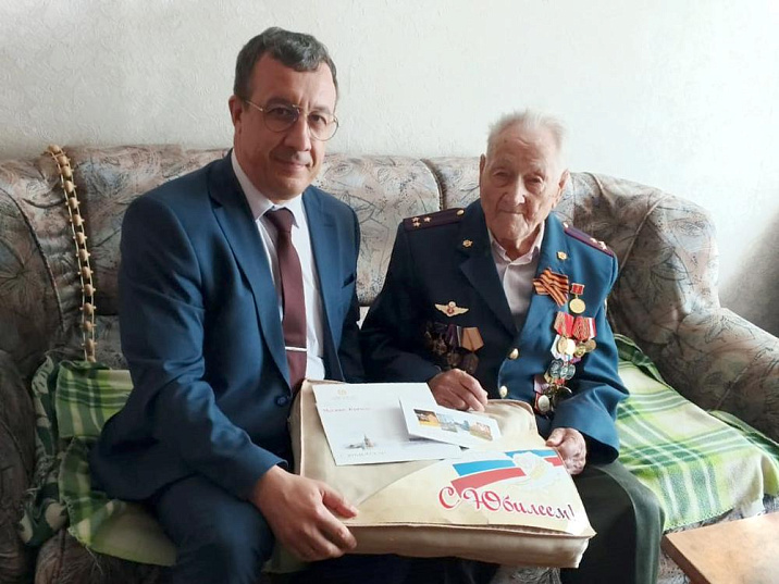 Труженику тыла Александру Семёновичу Черневу - 95 лет