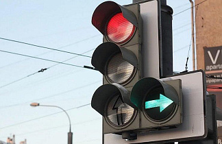 27 сентября будет отключен светофор на перекрестке Южного тракта и шоссе Ленточный бор 