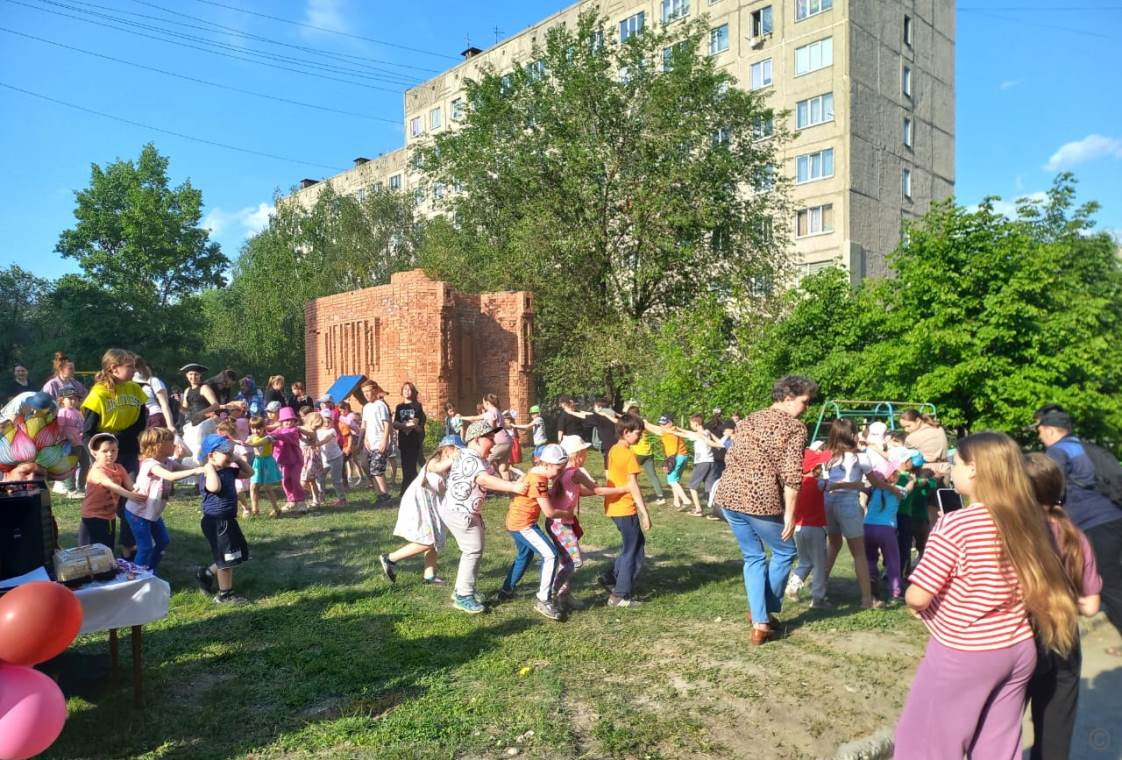 Праздники для детей прошли накануне в городской черте и в пригороде  Ленинского района БАРНАУЛ :: Официальный сайт города