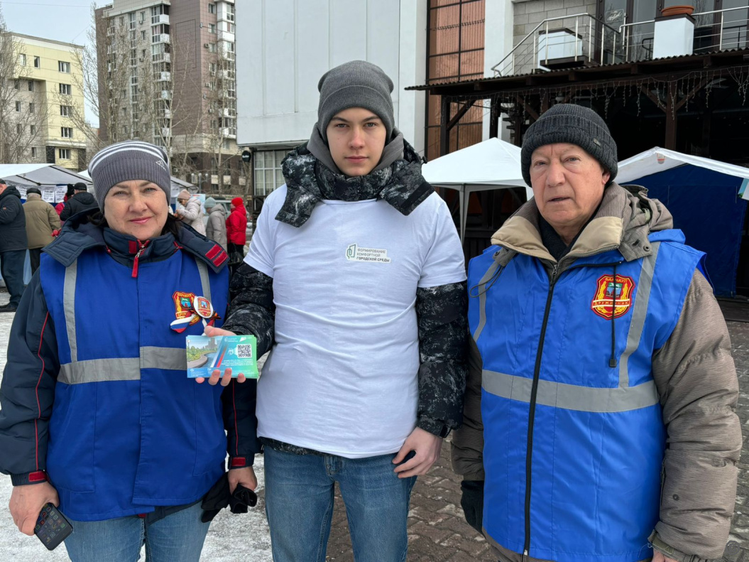 Волонтеры помогали барнаульцам проголосовать за общественные территории на  ярмарочных площадках Центрального района | 26.03.2024 | Барнаул - БезФормата