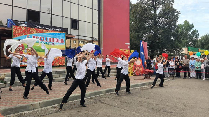 В минувшие выходные жители пригородной территории Ленинского района отпраздновали День города