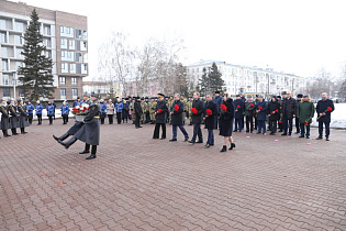 В День защитников Отечества в Барнауле состоялось возложение цветов на Мемориале Славы