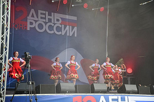 Главной концертной площадкой празднования Дня России в Барнауле стала площадь Сахарова