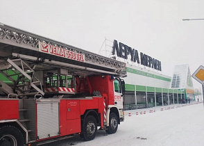 Учебный пожар потушили в одном из строительных гипермаркетов Барнаула