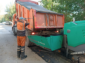 МБУ «Автодорстрой» продолжает текущий ремонт дорог и тротуаров 