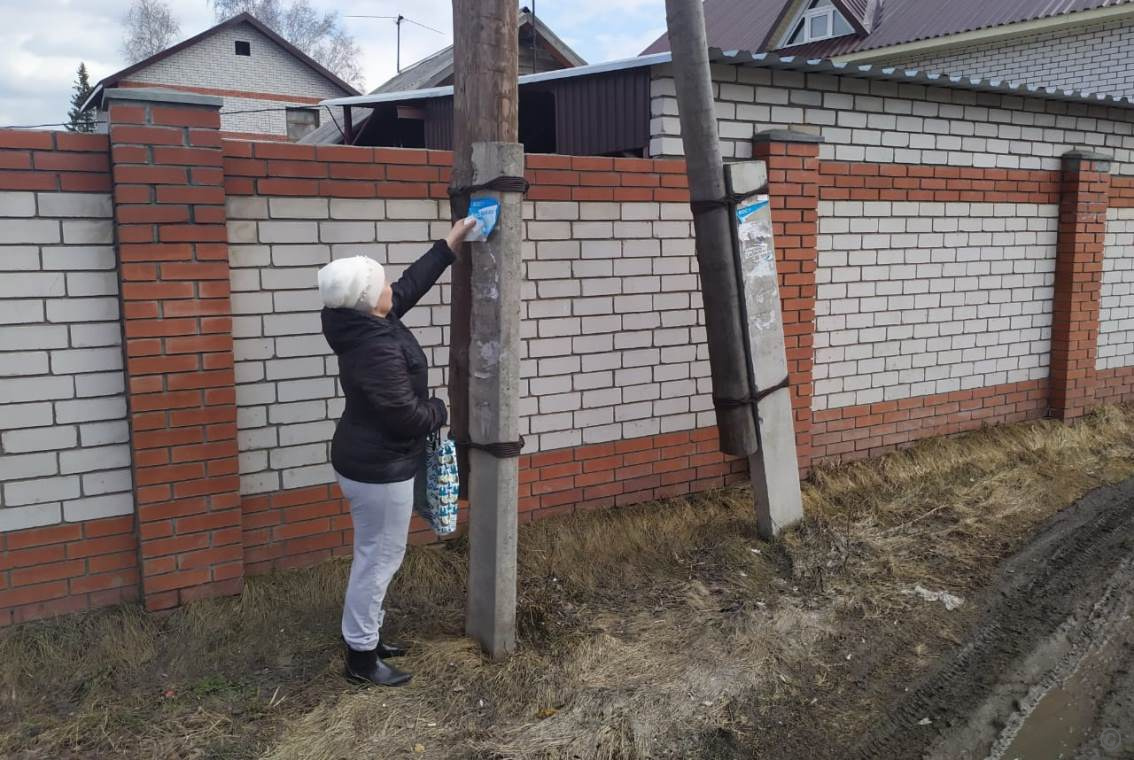 ТОС Ленинского района и студенты приводят в порядок прилегающие территории  после зимы и проводят информационную работу с населением БАРНАУЛ ::  Официальный сайт города