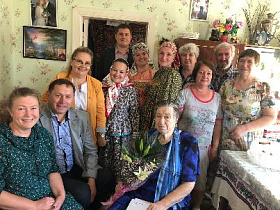 Труженик тыла Нина Ивкина отметила 90-летний юбилей