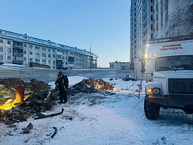 Продолжаются работы по устранению аварийной ситуации на двух кабельных линиях, находящихся в границах улиц Юрина и Малахова 