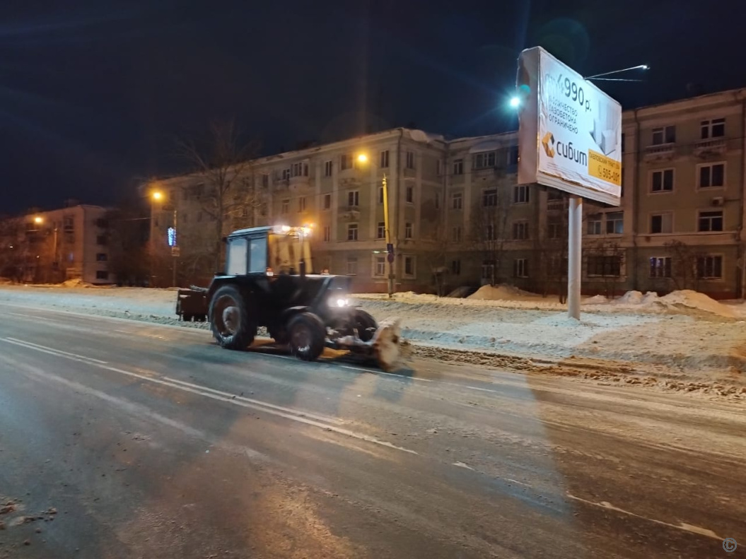 Вячеслав Франк провел оперативное совещание по вопросу очистки города от  снега | 06.01.2023 | Барнаул - БезФормата