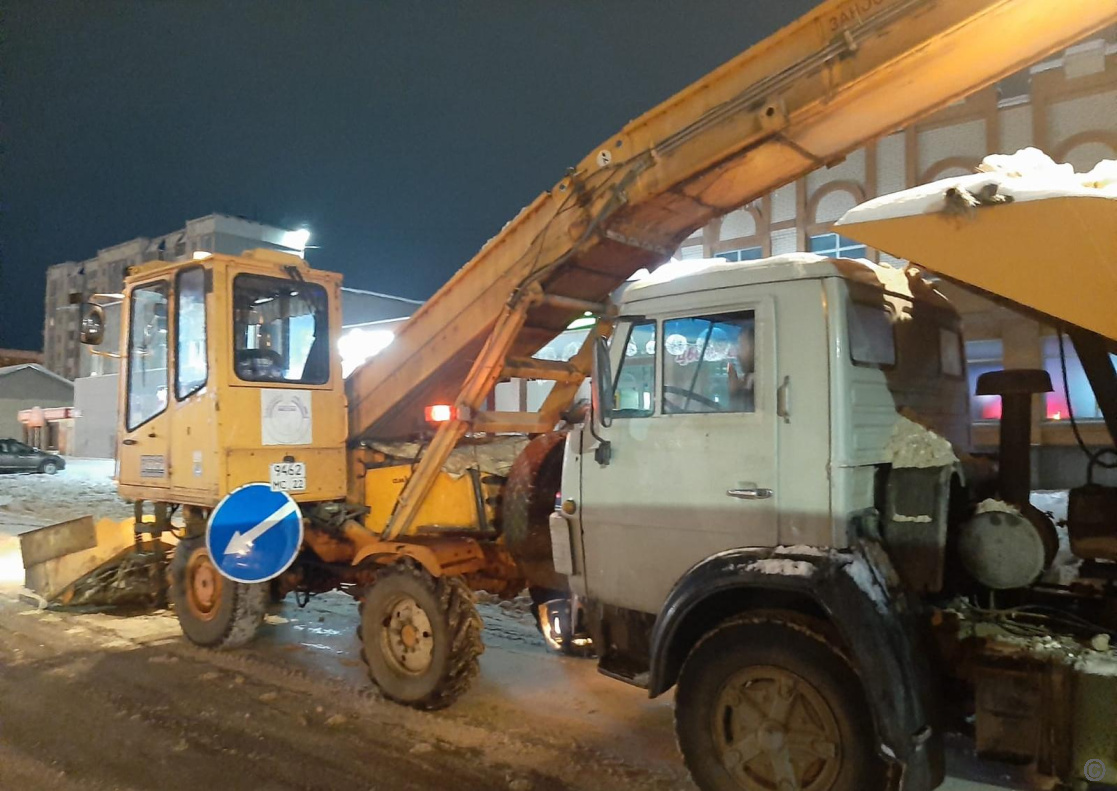 За новогодние праздники с улиц города вывезено почти 87 тысяч кубометров  снега БАРНАУЛ :: Официальный сайт города