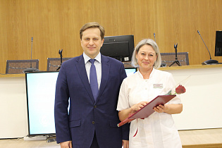 В Центральном районе Барнаула вручили награды медицинским работникам в канун их профессионального праздника
