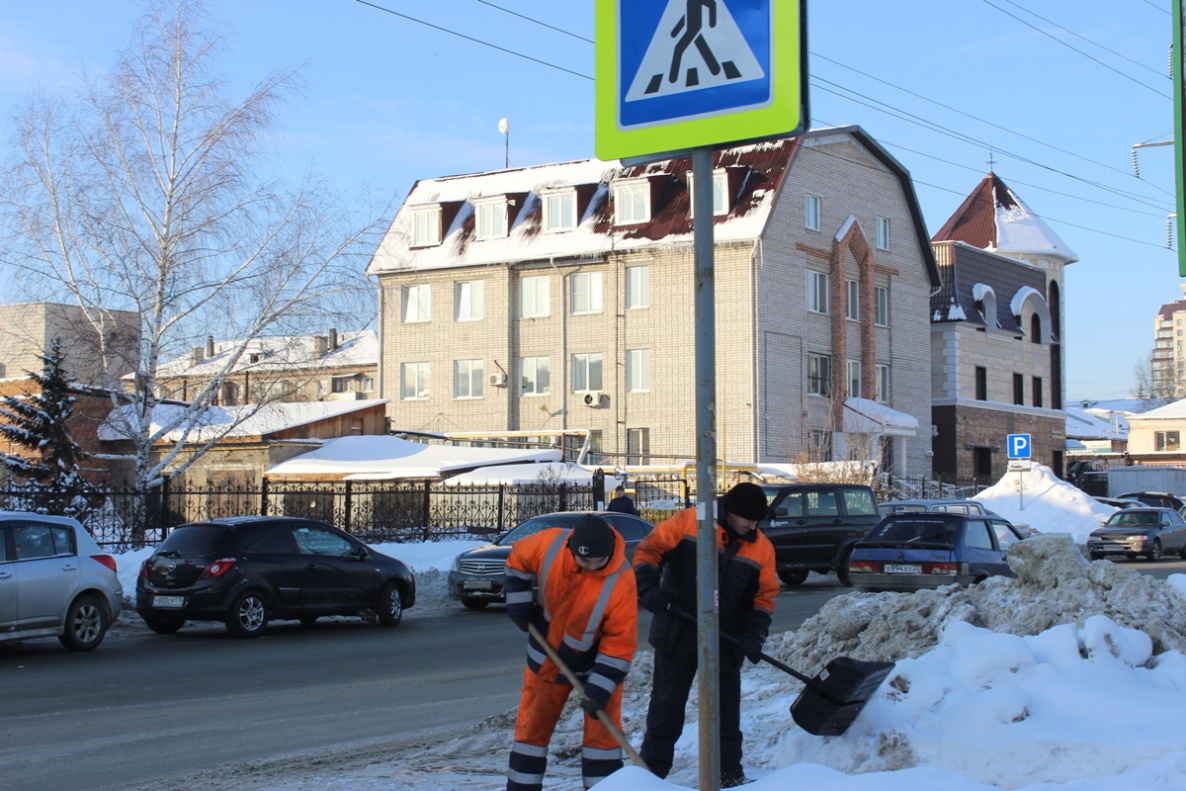 В Барнауле комитетом по дорожно-благоустроительному комплексу внесены  изменения в организацию работ по очистке тротуаров от снега БАРНАУЛ ::  Официальный сайт города