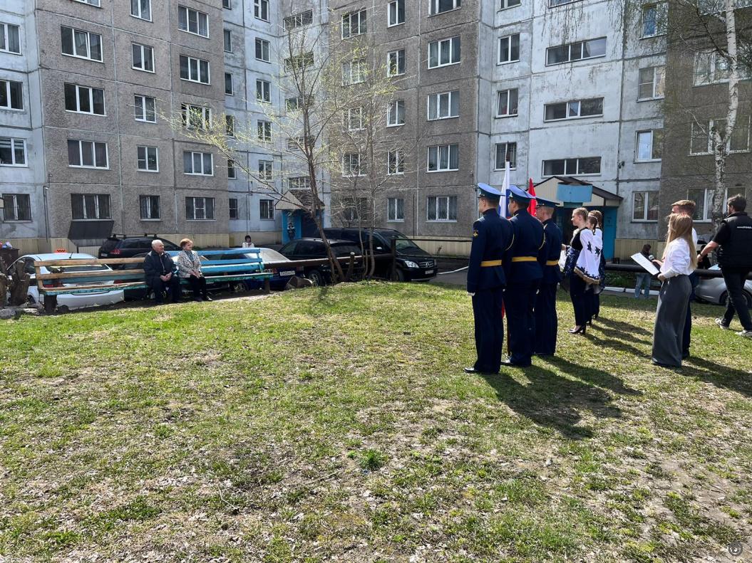 Артисты «Фронтовой бригады» выступили для ветеранов войны | 08.05.2024 |  Барнаул - БезФормата